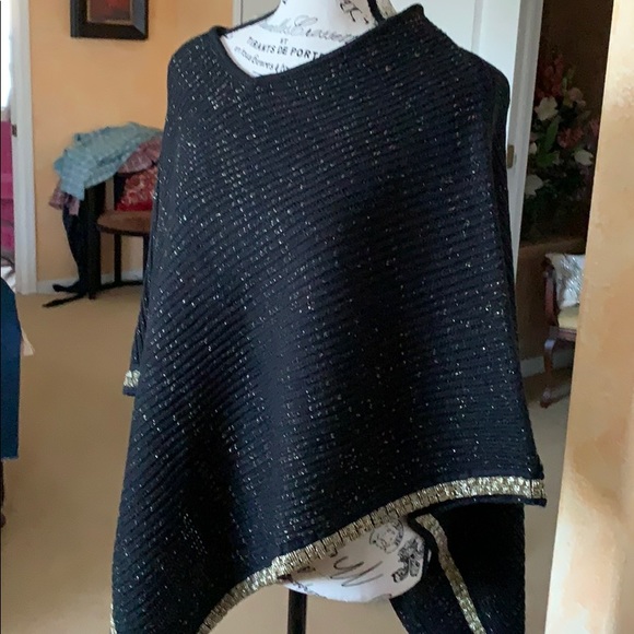 Poncho - Picture 2 of 4